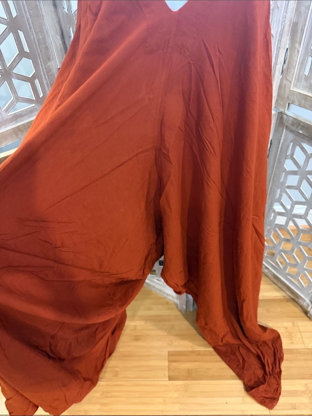NWOT Flowy Rust Orange-Brown V-Neck Handkerchief Hem Jumpsuit One Size - Picture 7 of 8